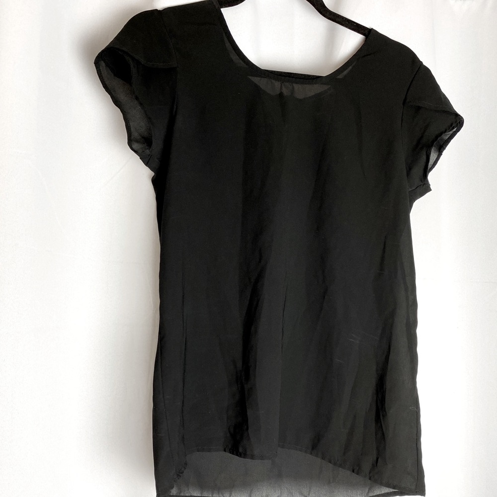 Black shirt sleeve blouse
